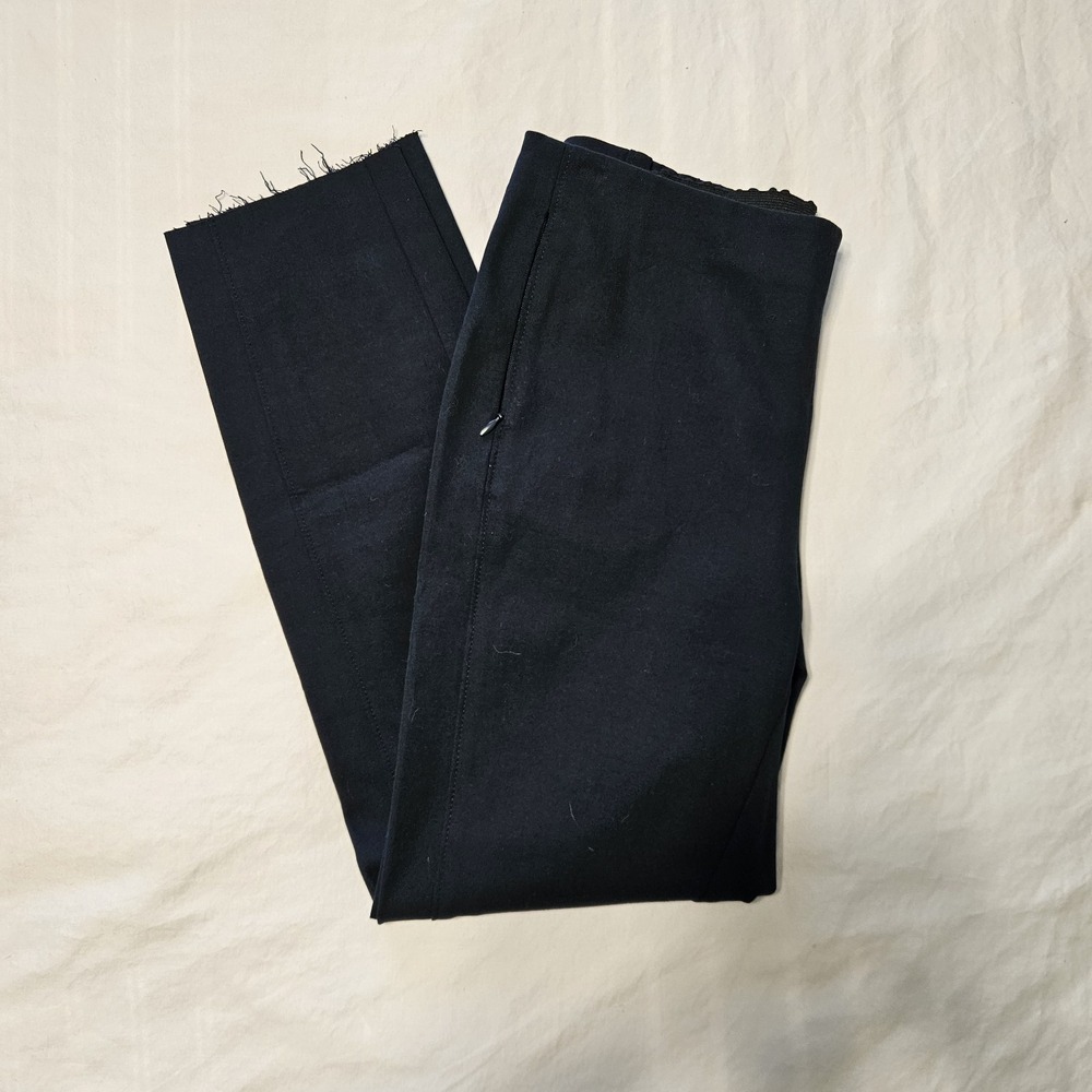 Lafayette 148 NY Navy Stretch Cropped Trousers Pintuck Seam Raw Hem‎ Size Small